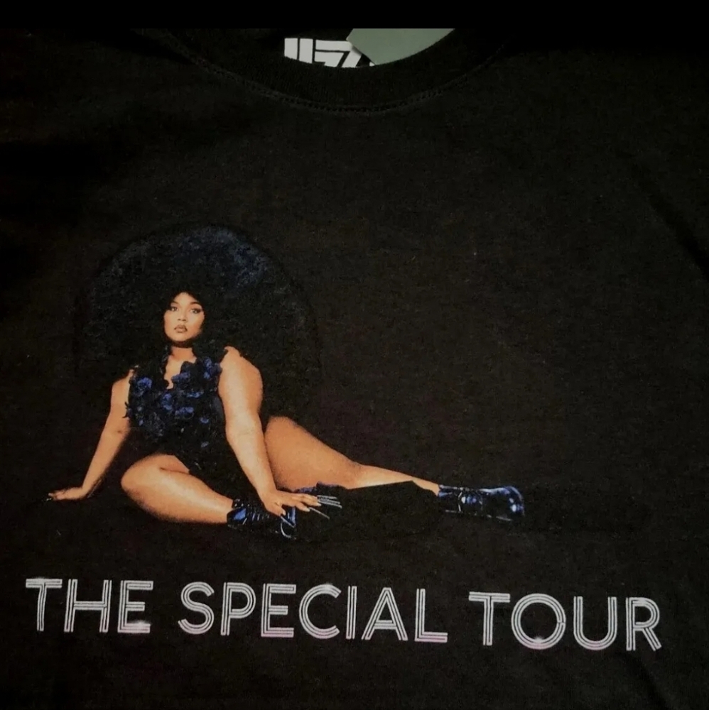 Lizzo The Special Tour T-Shirt Size Small